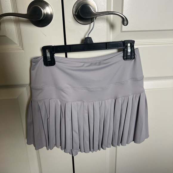 Goldhinge Skirt is Size Small. Light grey color - Picture 1 of 3